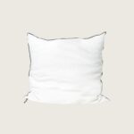 coussin vice versa black line lin stoned washed 50x50 blanc